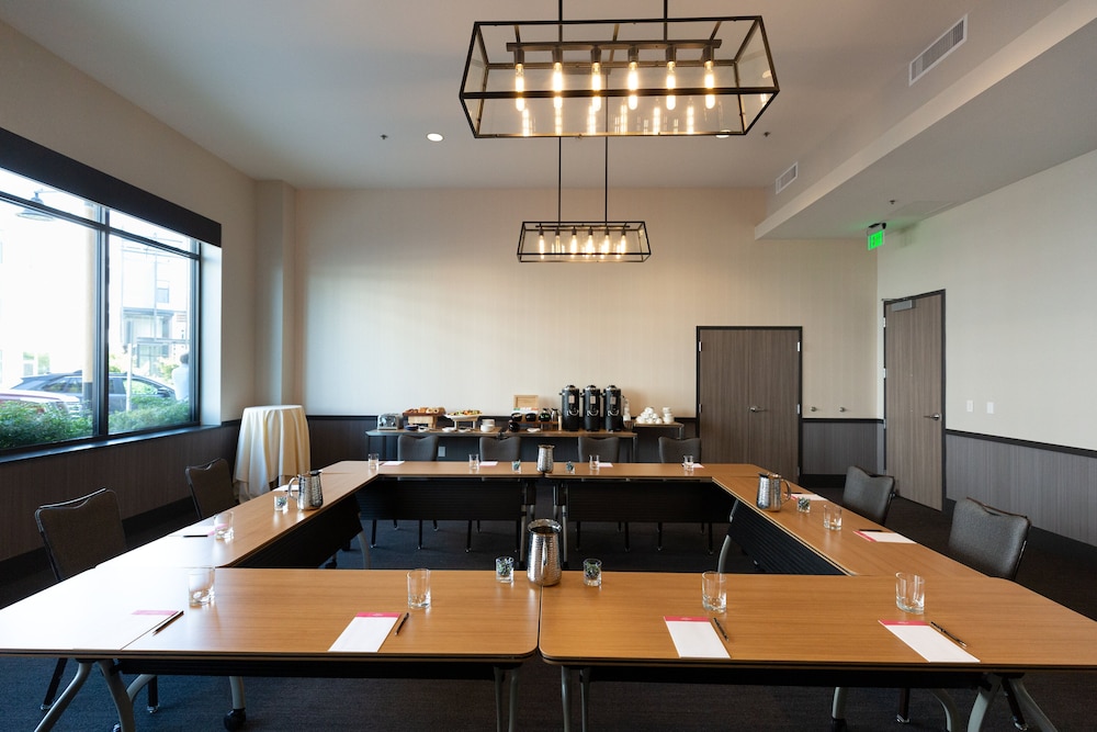 Hotel Indigo Everett Waterfront Place by IHG - photo 76