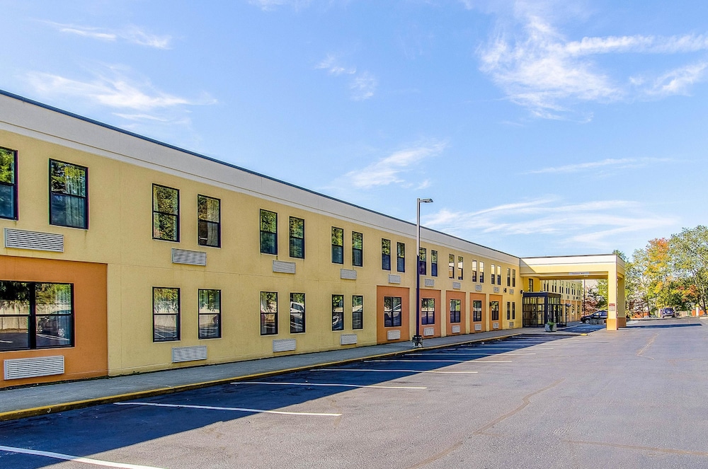 Red Roof Inn & Suites Middleborough - photo 28
