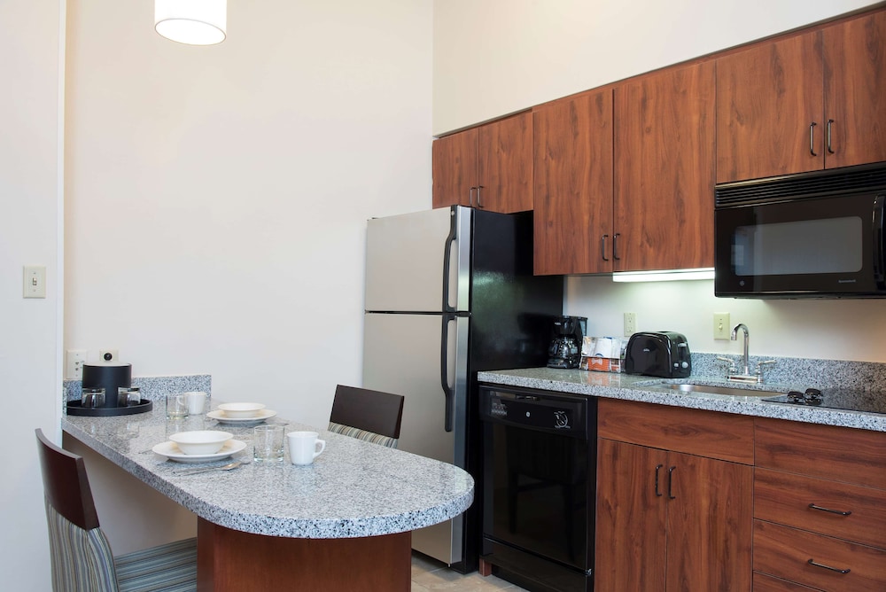 Hampton Inn and Suites Kokomo - photo 25