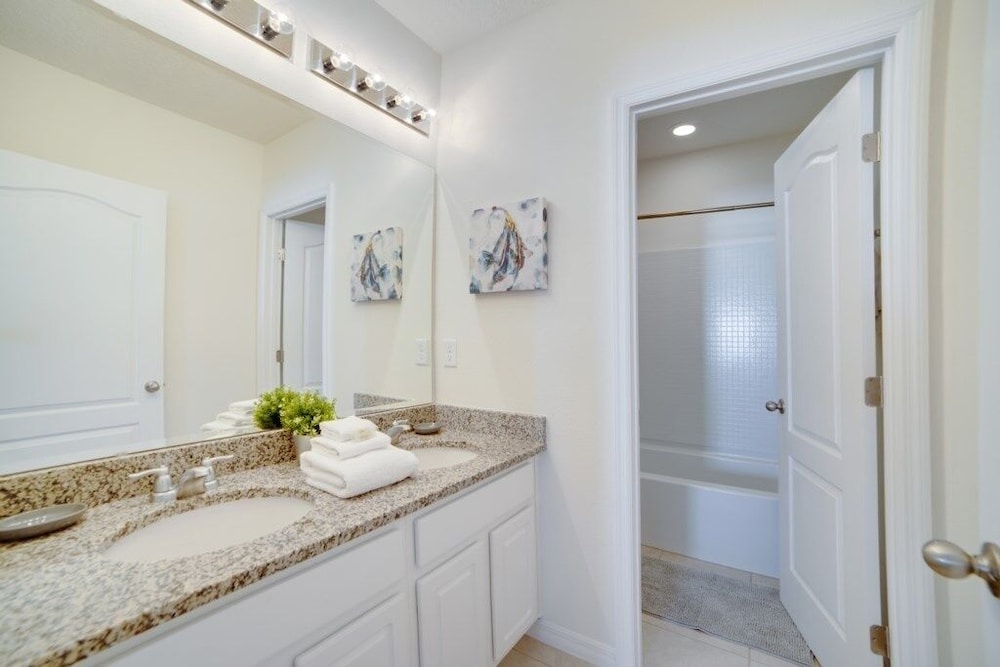 Amazing 5 Bedroom Solterra New Resort Home 5 Villa by RedAwning Davenport - photo 26