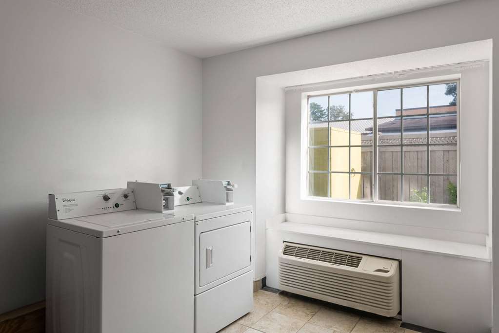 Super 8 by Wyndham Harbison Parkridge Hospital - photo 34