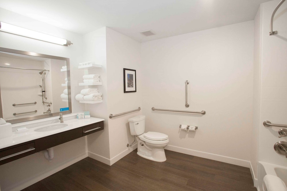 Hampton Inn & Suites Downtown St. Paul - photo 36