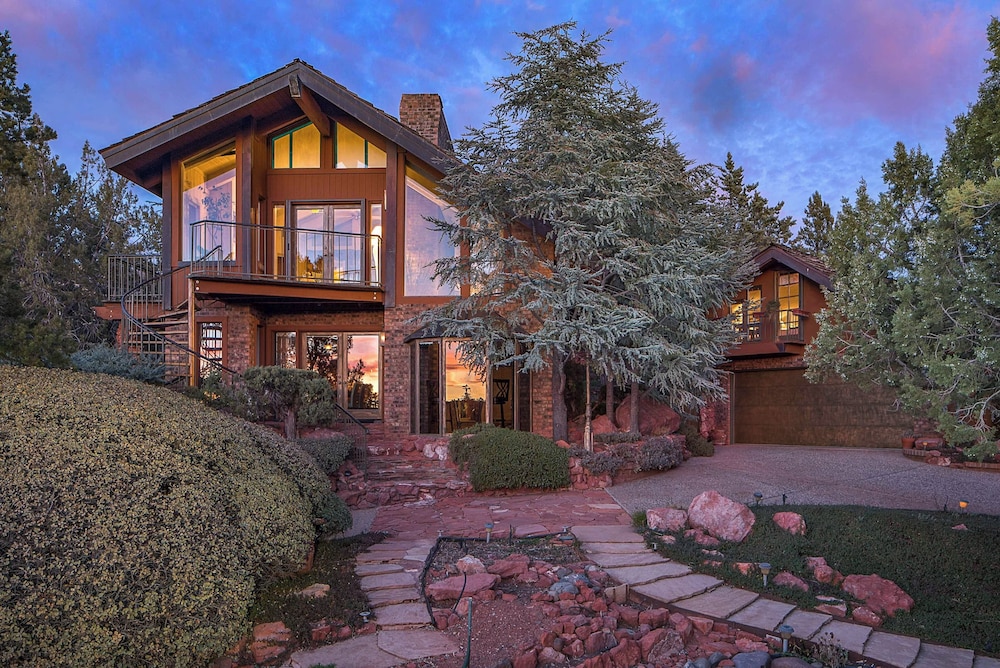 Unique Sedona Home with Hot Tub and Guest House — 4-Star Luxury Hotel in Sedona, United States