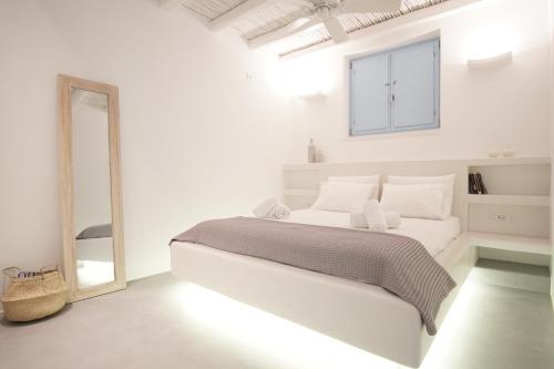 Pyrthea Houses — 4-Star Luxury Hotel in Mesaria, Greece