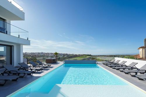 Villa Gold with ocean view jacuzzi and private pool — 4-Star Luxury Hotel in Lourinha, Portugal