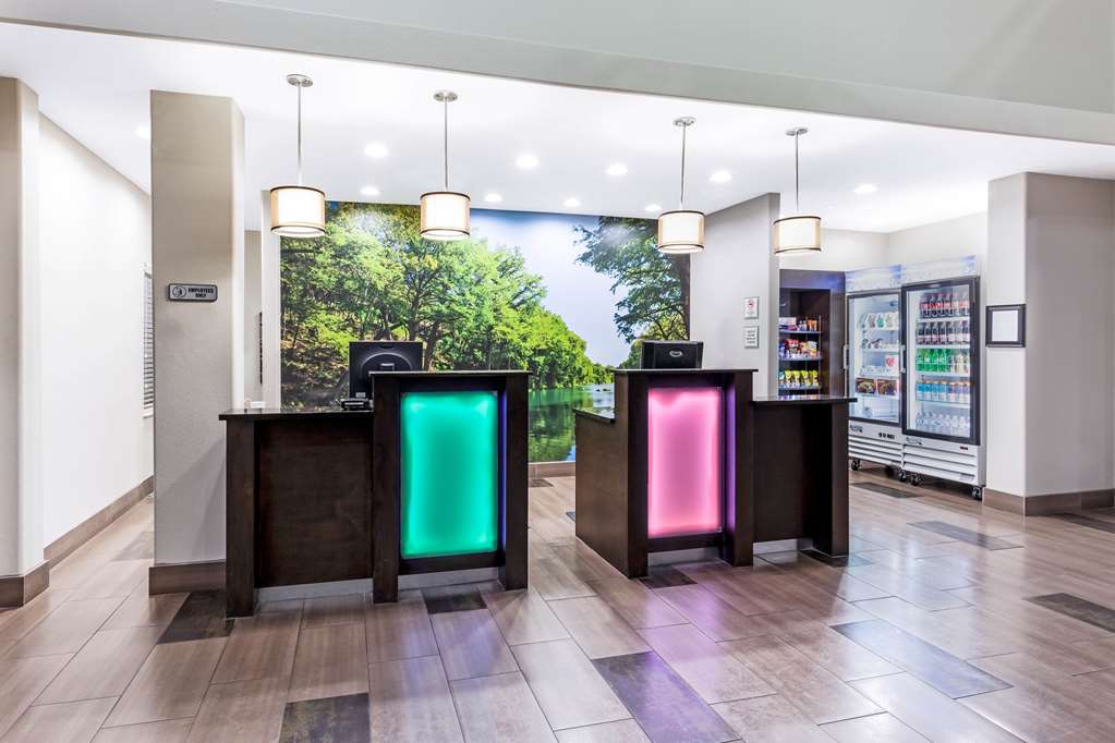 La Quinta Inn & Suites by Wyndham New Braunfels - photo 5