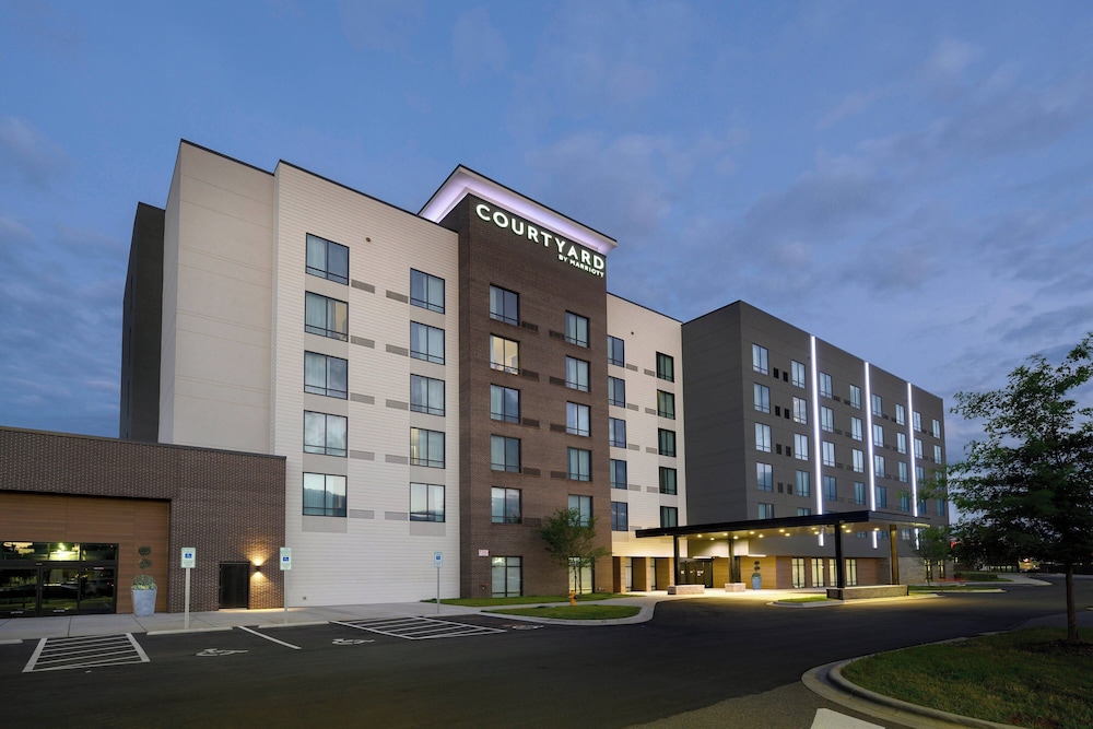 Courtyard by Marriott Charlotte Waverly in Charlotte, United States