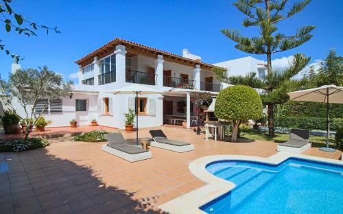 Villa Wicker — 4-Star Luxury Hotel in Sant Josep De Sa Talaia, Spain