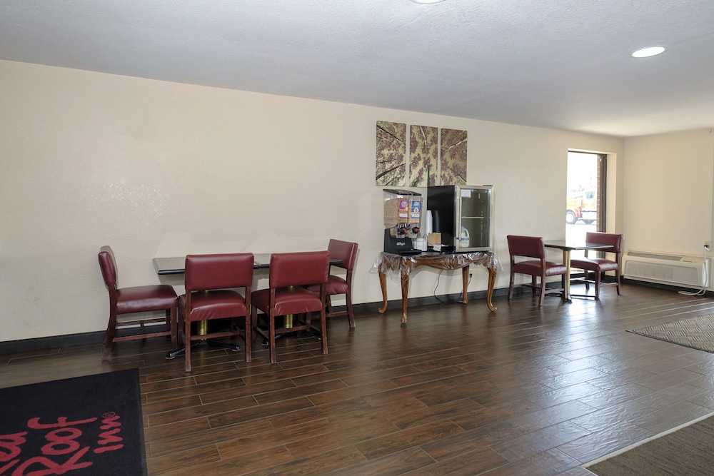 Red Roof Inn Hillsville - photo 2