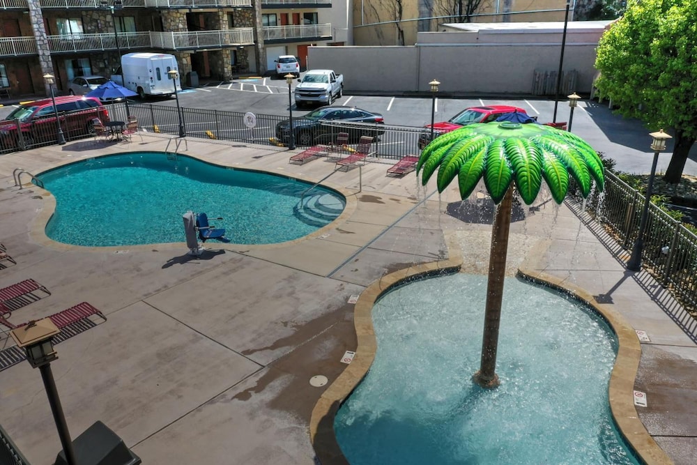 Crossroads Inn & Suites - photo 62