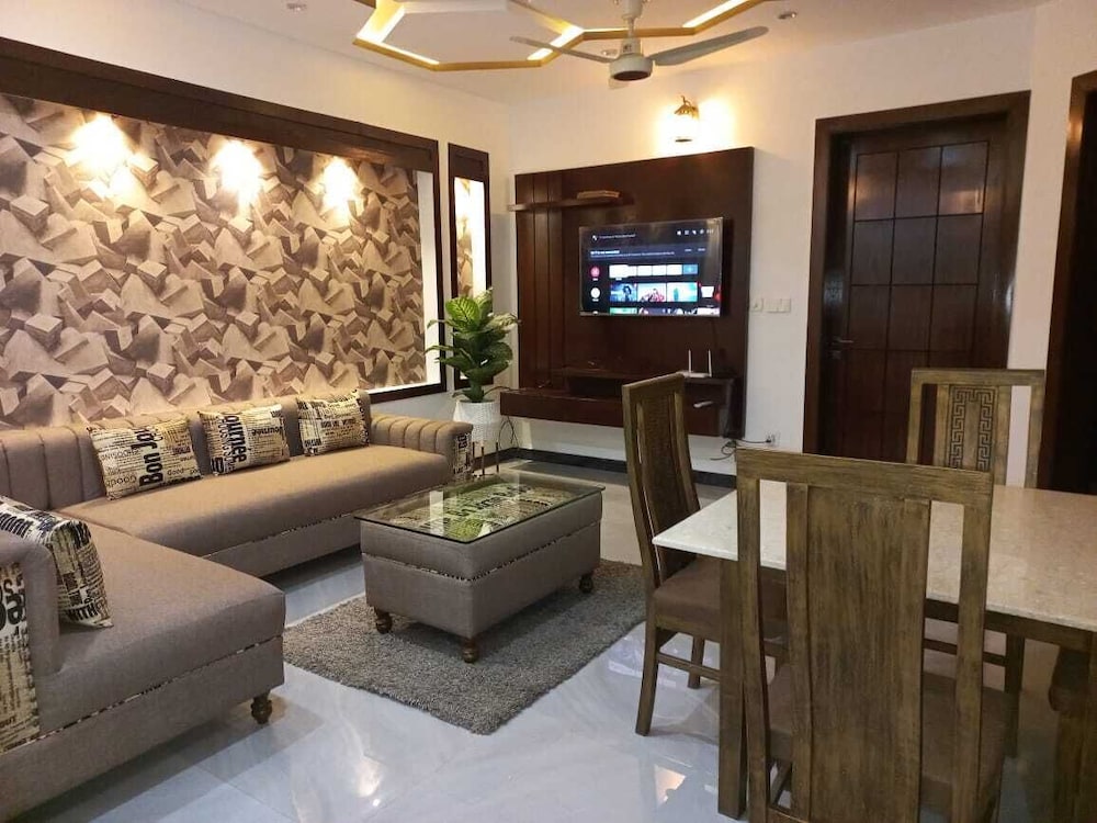 White House Executive Guest House Islamabad — 4-Star Luxury Hotel in Rawalpindi, Pakistan