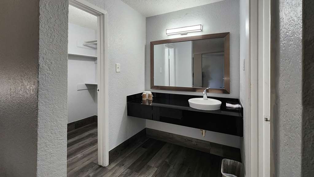 Motel 6 Houston TX Medical Center NRG Stadium - photo 35