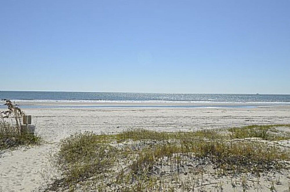 Ocean Gate 2 Br cottage by RedAwning — 4-Star Luxury Hotel in Hilton Head Island, United States