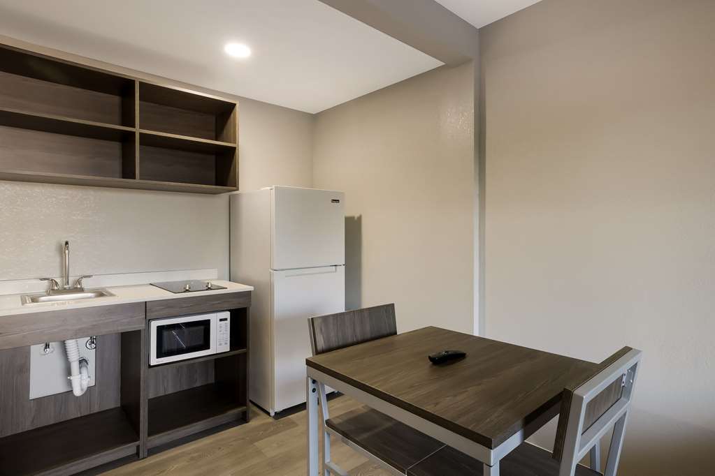 Suburban Studios Milwaukee Airport - photo 26