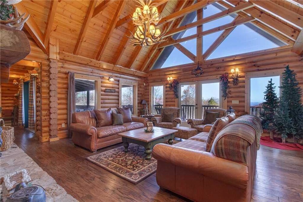 Lookout Lodge Five Bedroom Cabin — 4-Star Luxury Hotel in Sevierville, United States