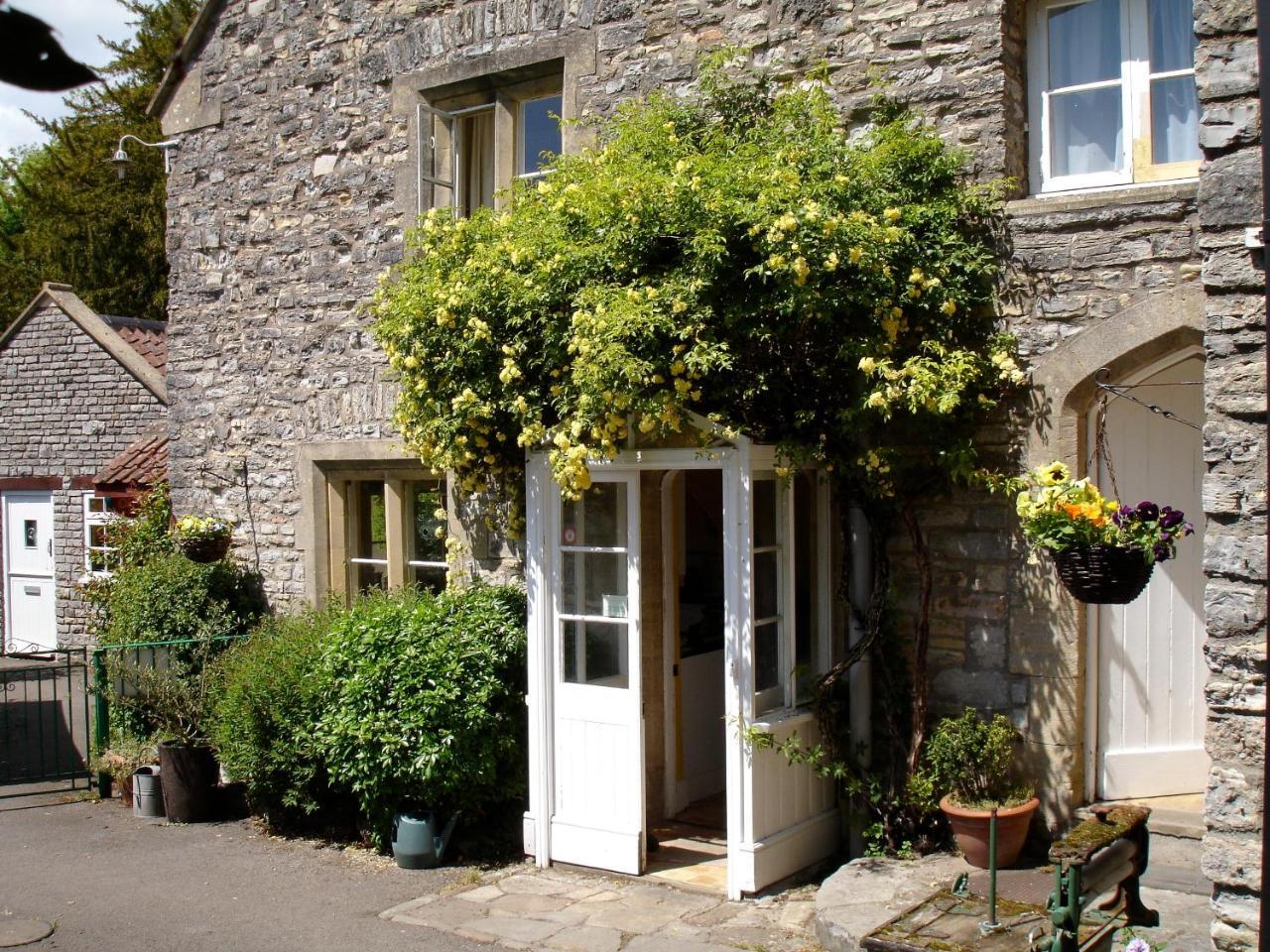 Burcott Mill Guesthouse — 4-Star Luxury Hotel in Wells, United Kingdom