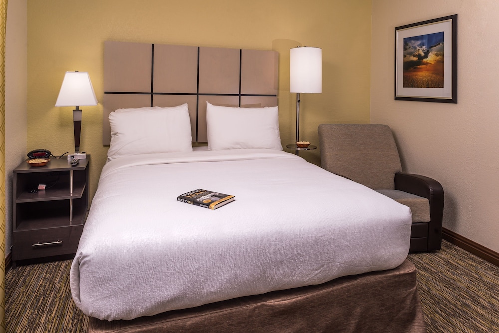 Candlewood Suites Kansas City Speedway an IHG Hotel - photo 5