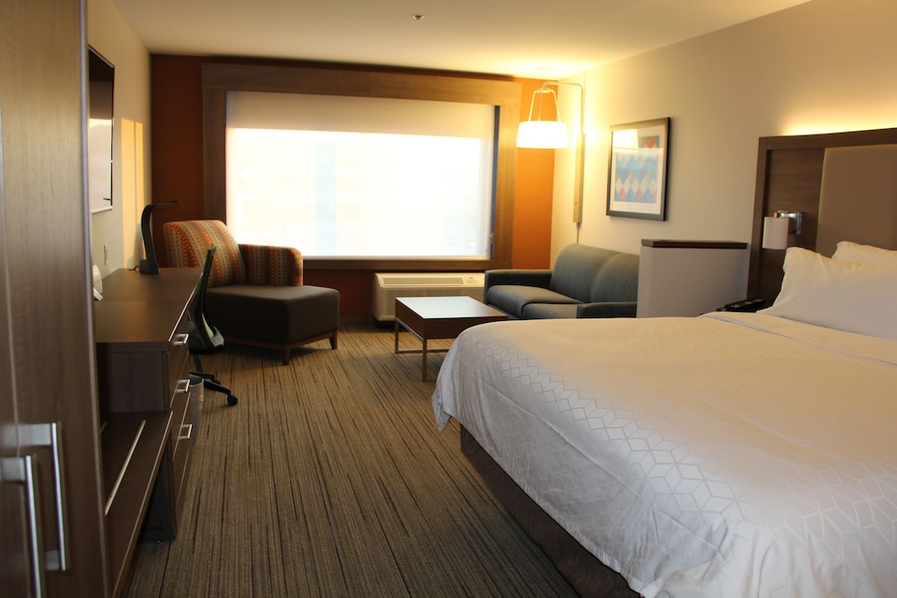 Holiday Inn Express & Suites Phoenix Airport North by IHG - photo 38