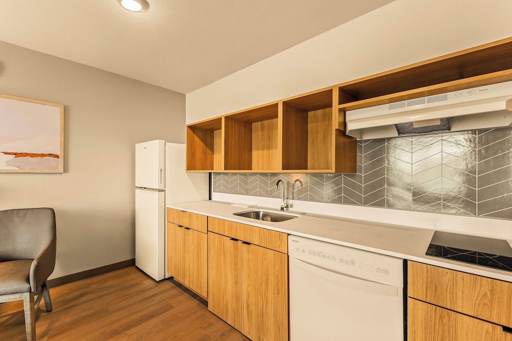 LivAway Suites SLC West Jordan - photo 20
