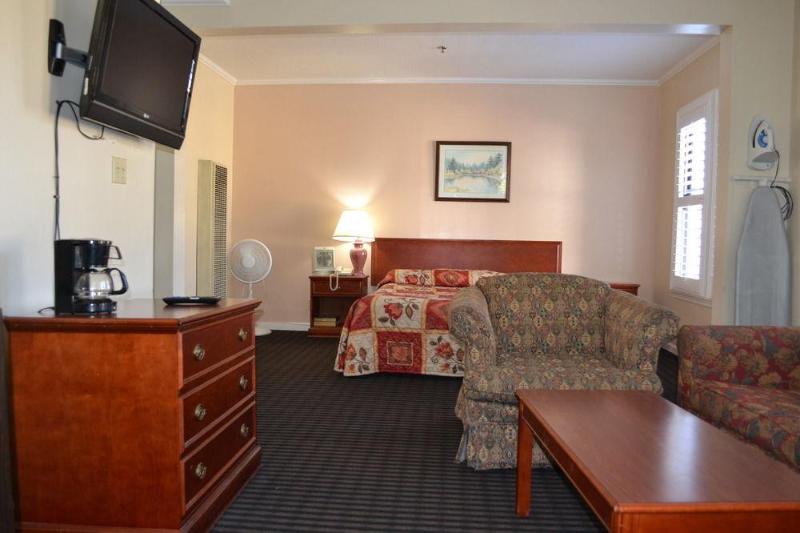 Alpha Inn & Suites - photo 7