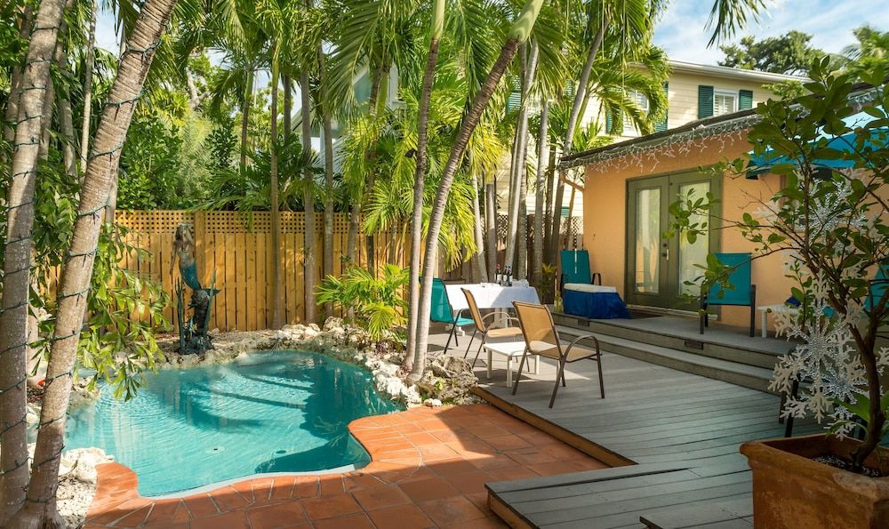 Suite Dreams Inn by the Beach - photo 27