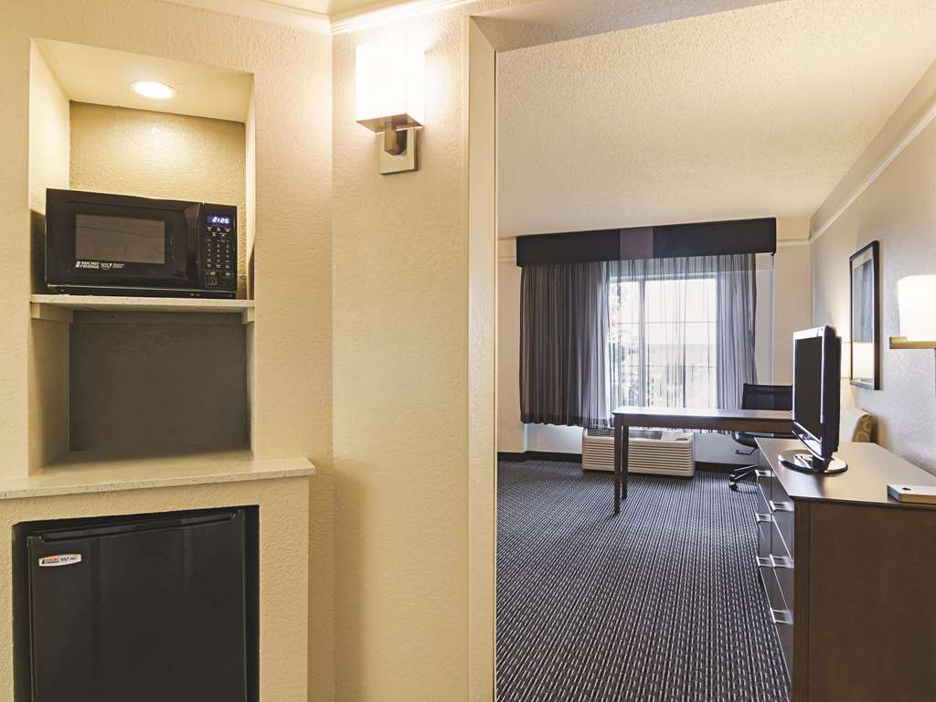 La Quinta Inn & Suites by Wyndham Denver Airport DIA - photo 29