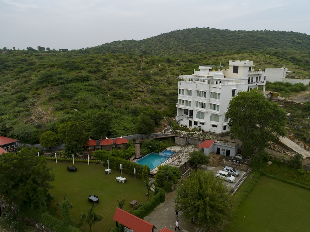Gazebo Inn Resort — 4-Star Luxury Hotel in Udaipur, India