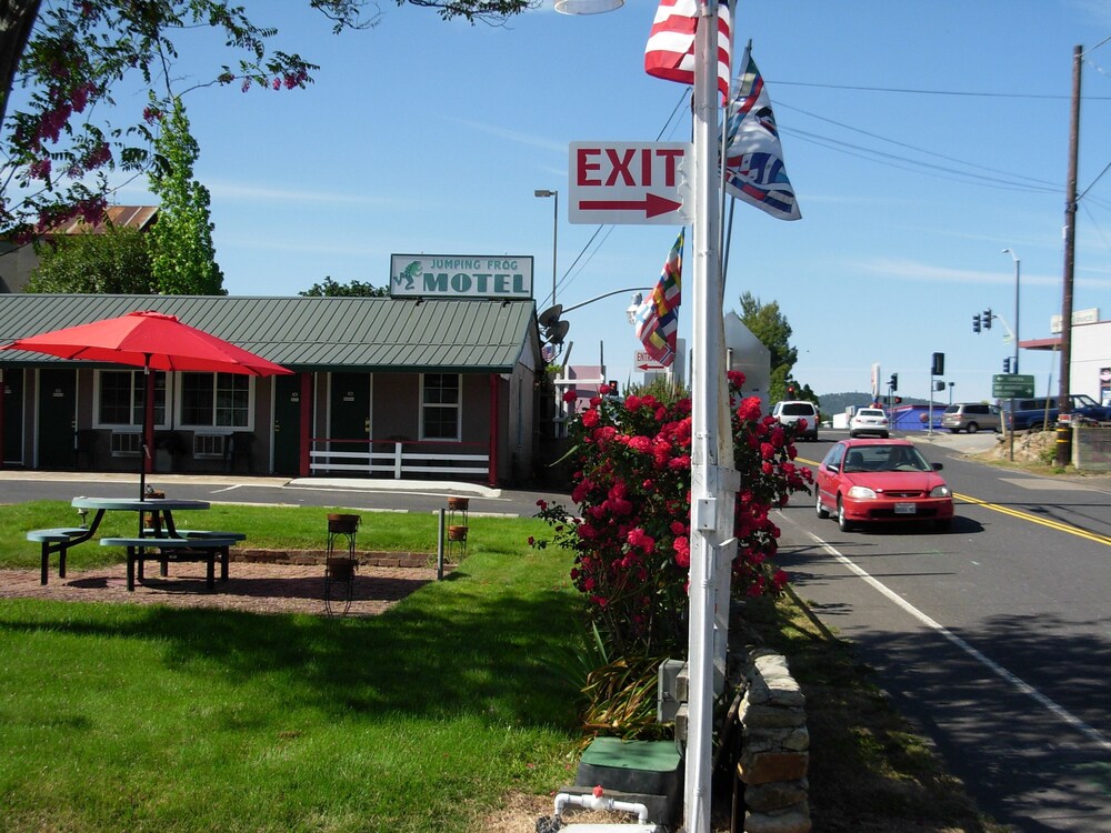 Jumping Frog Motel - featured photo