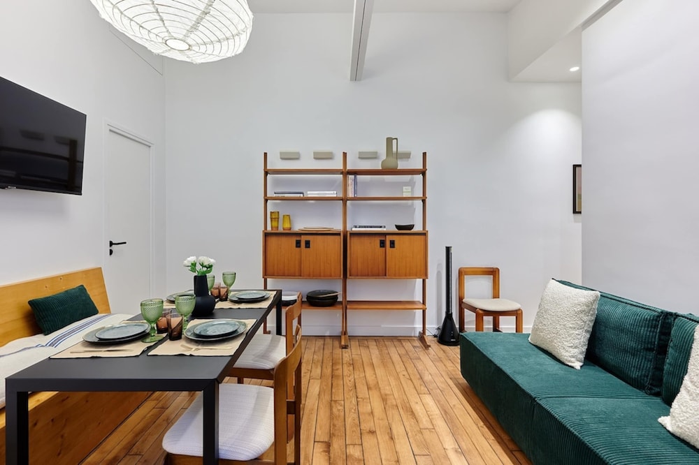 Charming & Modern Apartment Center of Paris — 4-Star Luxury Hotel in Paris, France