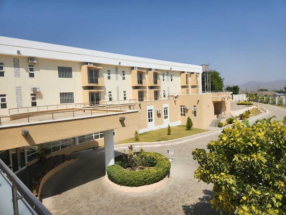 Golden Alpine Hotel and Resort — hotel in Jimeta