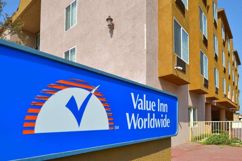 H3 Inn & Suites LAX Airport - photo 2