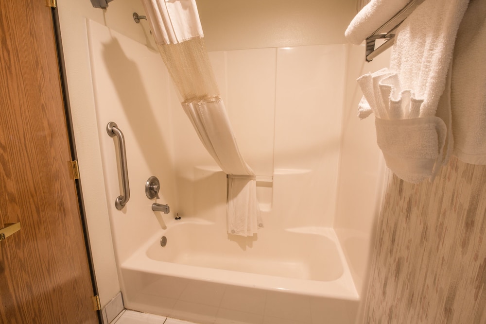 Bridgeway Inn & Suites Portland Airport - photo 12