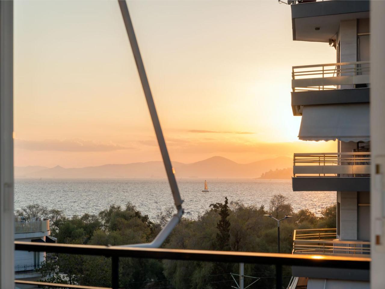 Flisvos Elite Seafront Luxury Apartment — 4-Star Luxury Hotel in Palaio Faliro, Greece