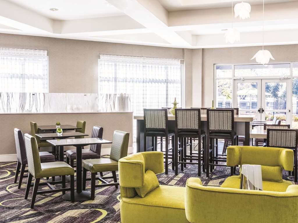 La Quinta Inn & Suites by Wyndham Alexandria Airport - photo 35