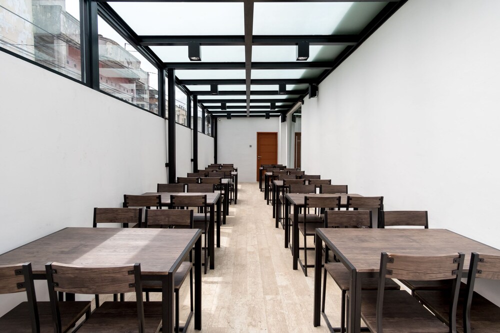 RedDoorz Premium near Centre Point Mall Medan in Medan, Indonesia