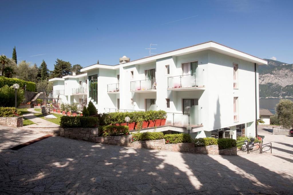 Hotel Rely — hotel in Brenzone