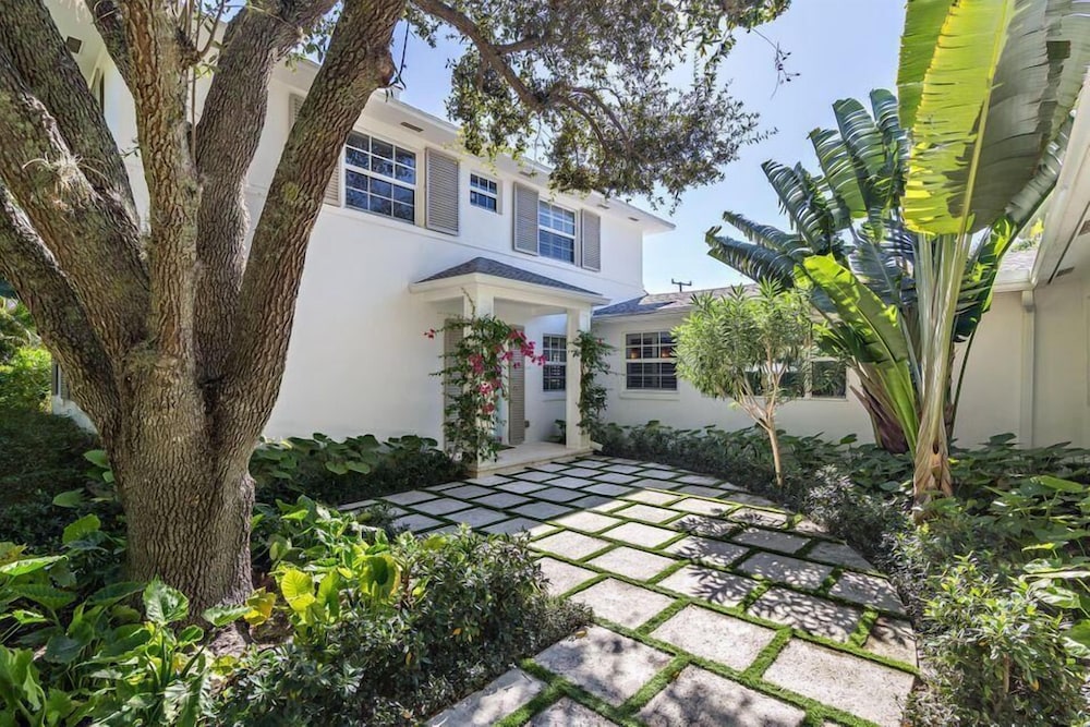 Banyan Cove 4bd 4.5ba Private Pool and Parking - photo 21