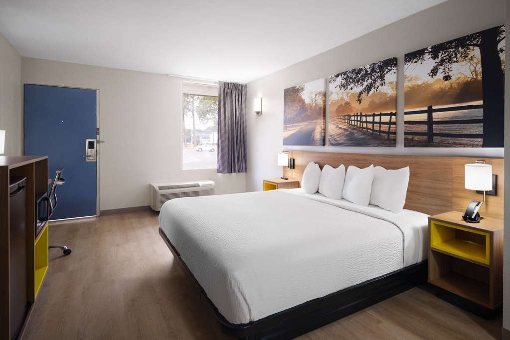Days Inn by Wyndham Montgomery I 85 - photo 27