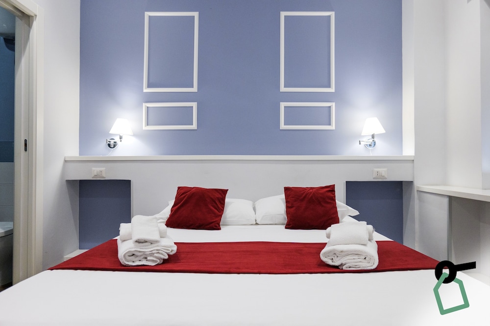 Hotiday Room Collection Napoli Botanique — 4-Star Luxury Hotel in Naples, Italy