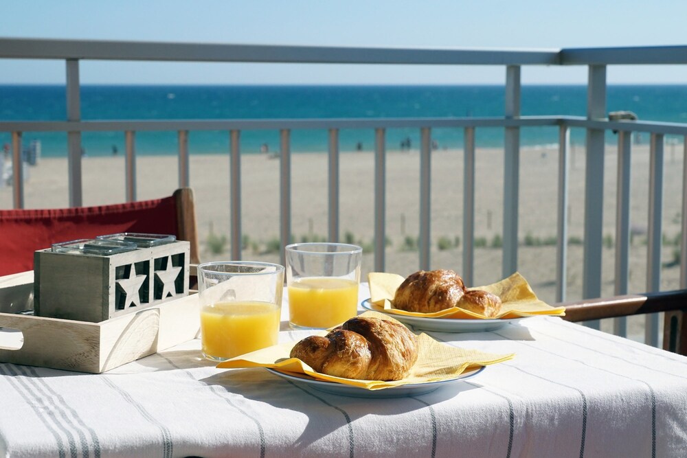 Calaluz Be my Guest Castelldefels — 4-Star Luxury Hotel in Castelldefels, Spain
