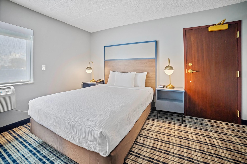 AmericInn by Wyndham Beloit - photo 17
