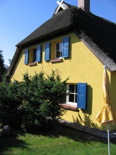 Ferienwohnungen Reetwinkel in Wieck — 4-Star Luxury Hotel in Ostseebad Prerow, Germany