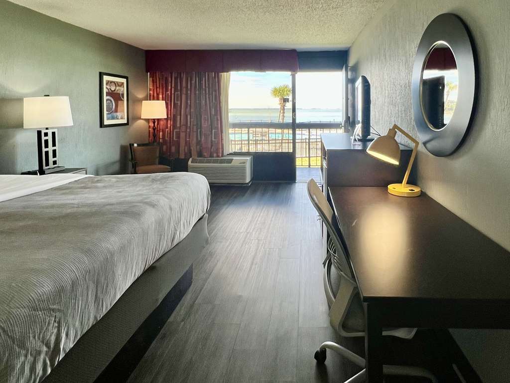 Quality Inn & Suites Gulf Breeze Bayside near Pensacola Beach - photo 6