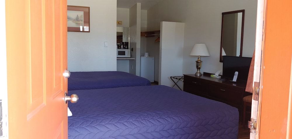 The Western Inn Motel and RV Park - photo 2