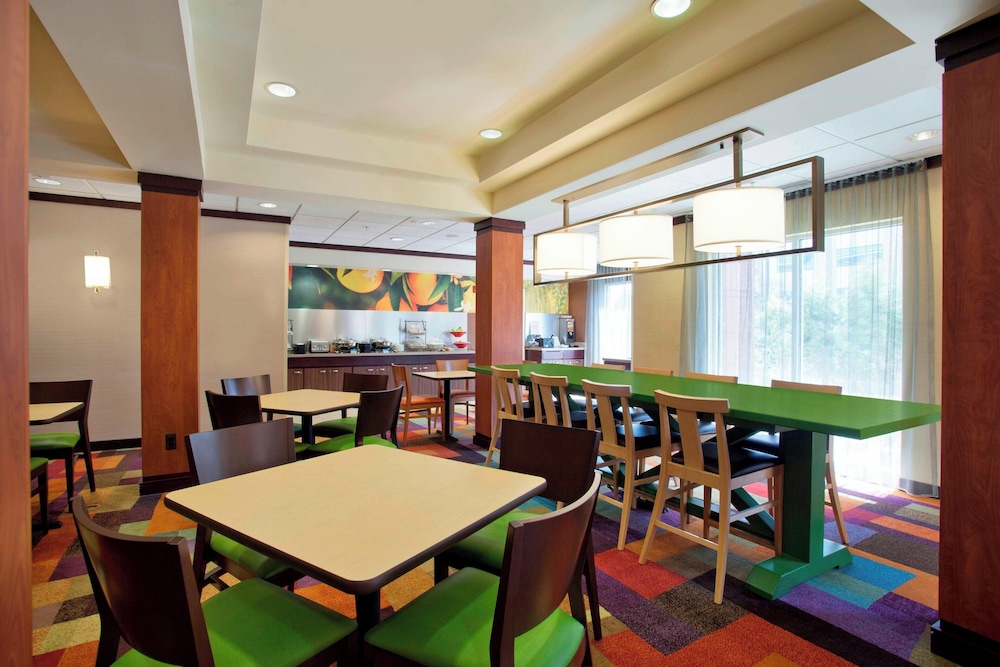 Fairfield Inn & Suites by Marriott Detroit Metro Airport Romulus - photo 21