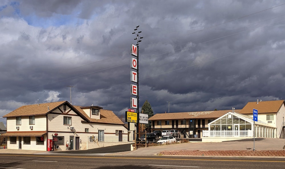 Aquarius Inn - carbon neutral hotel in Bicknell