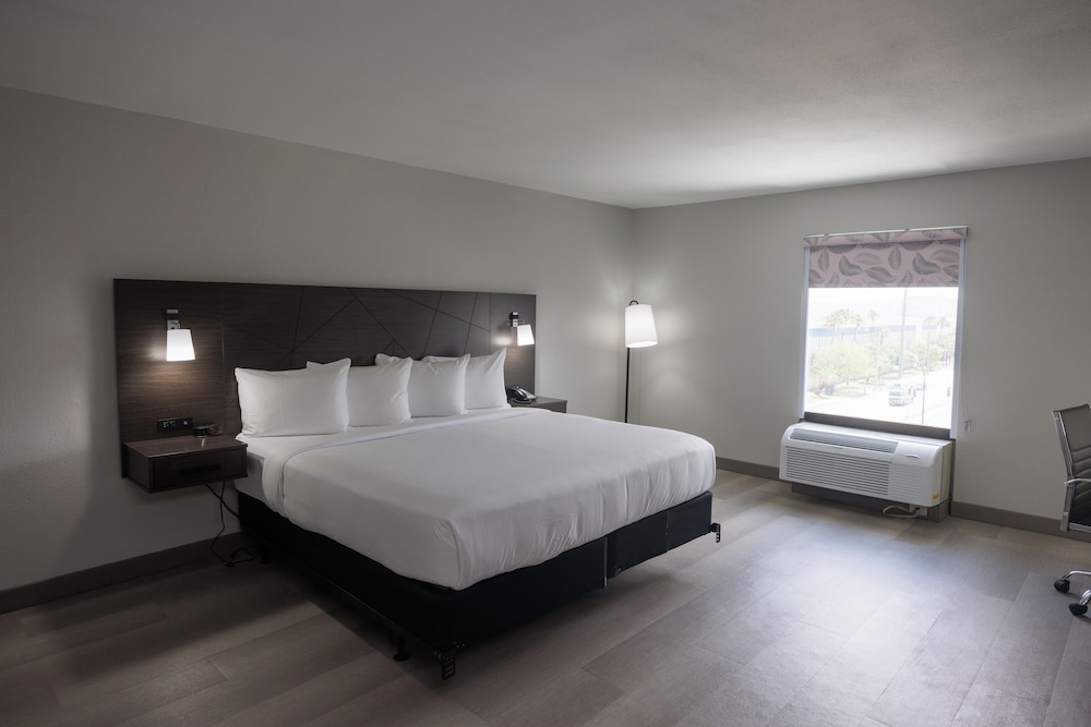 B&B Hotel Miami Airport - photo 22
