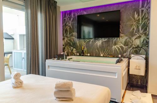 Le Terrazze Luxury Suites Bari Perfect Stay — hotel in Adelfia