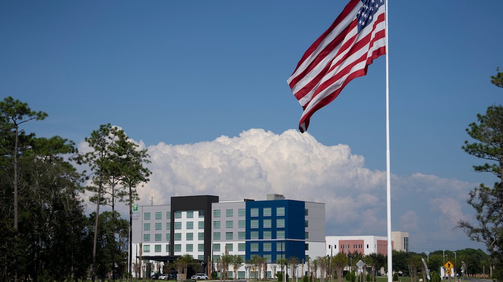 Holiday Inn Express & Suites Fort Walton Beach Eglin Area by IHG - photo 87