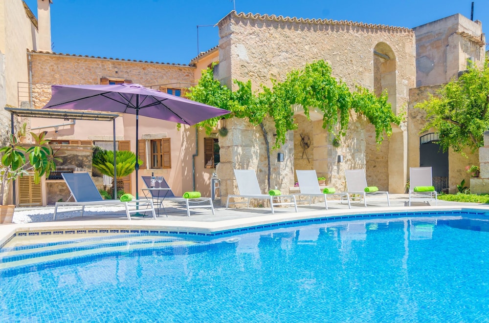 Sa Casa Vella — 4-Star Luxury Hotel in Vilafranca De Bonany, Spain